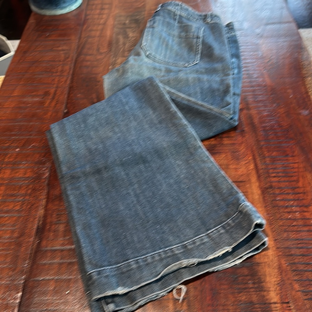 Gap jeans w buttons size 8
